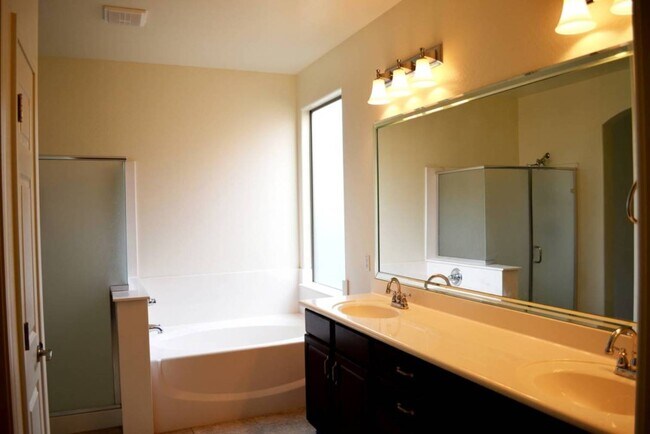 Building Photo - 4924 W Magdalena Ln