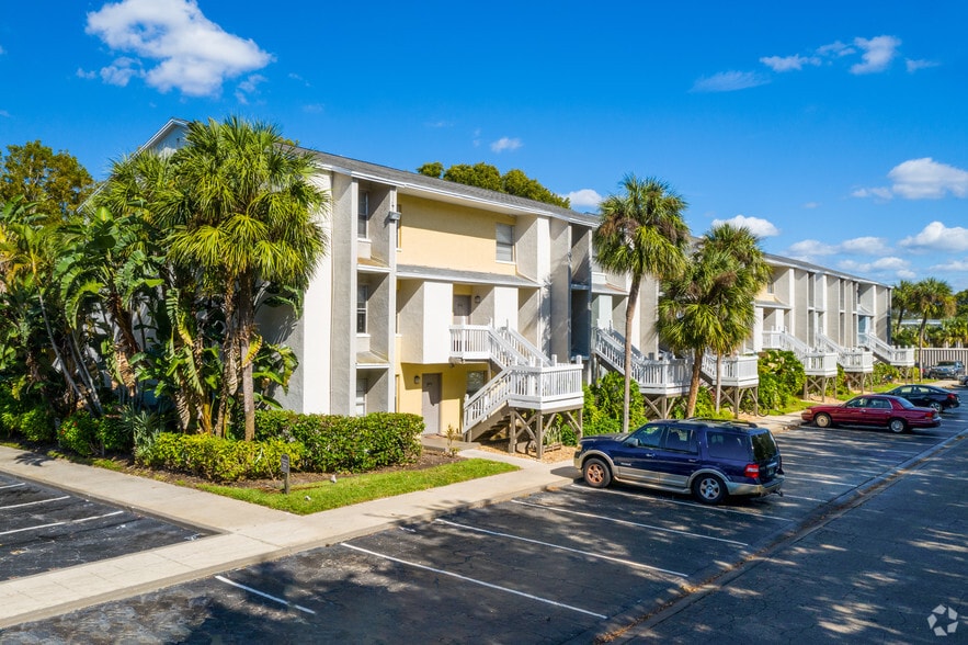 The Laurels 2346 Winkler Ave Fort Myers FL 33901 Apartment Finder
