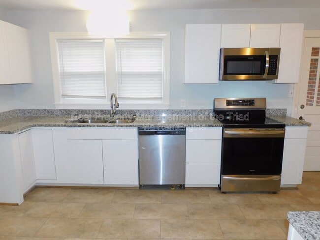 Building Photo - 3713 N Cherry St