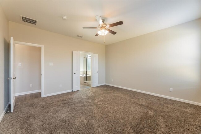 Building Photo - 1000 Meadow Scape Dr