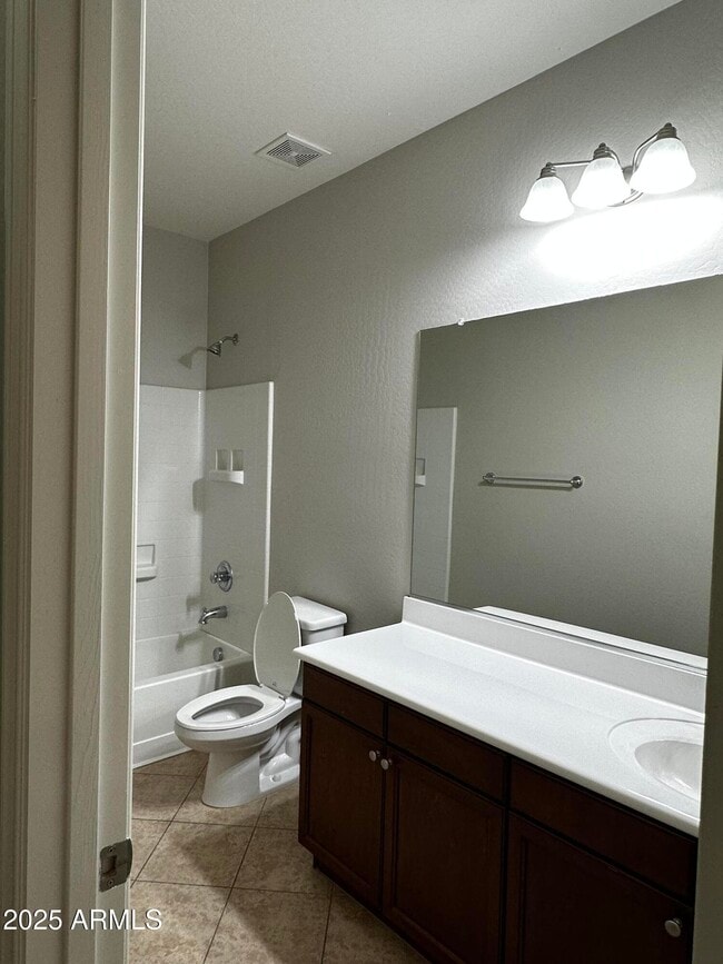 Building Photo - 1686 W Paisley Dr