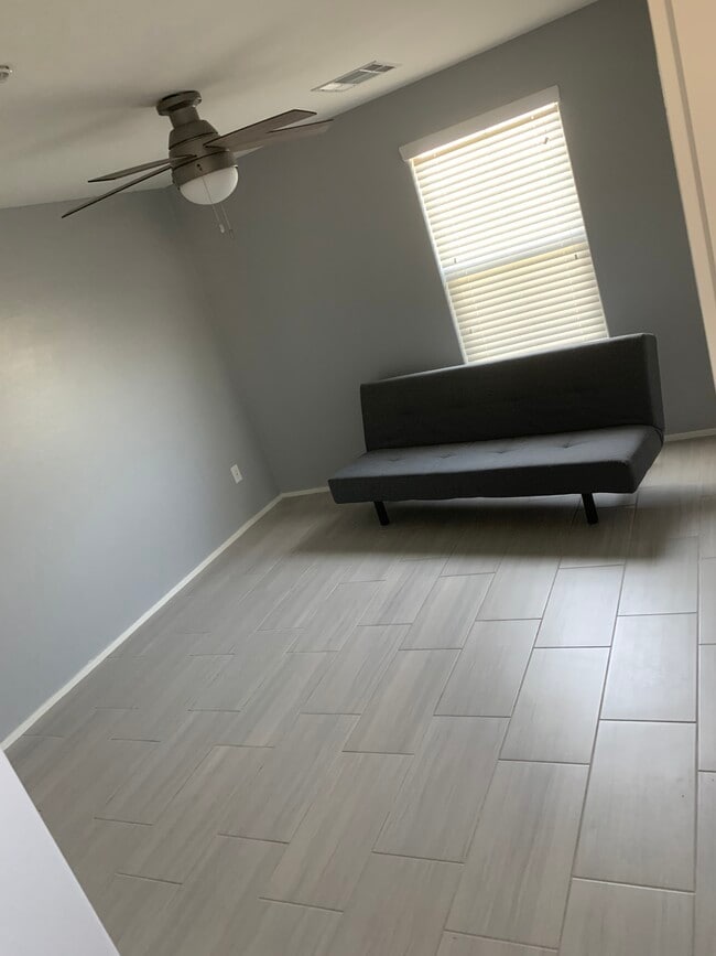 Building Photo - 2342 E Hidalgo Ave