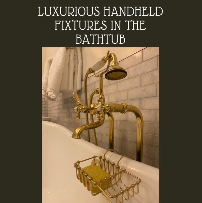 Building Photo - 2568 N Beachwood Dr