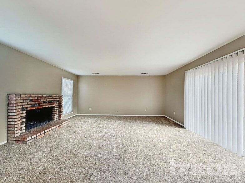 Building Photo - 3400 Suffolk Dr