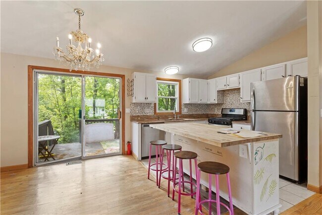 Building Photo - 32 Lawnacre Dr