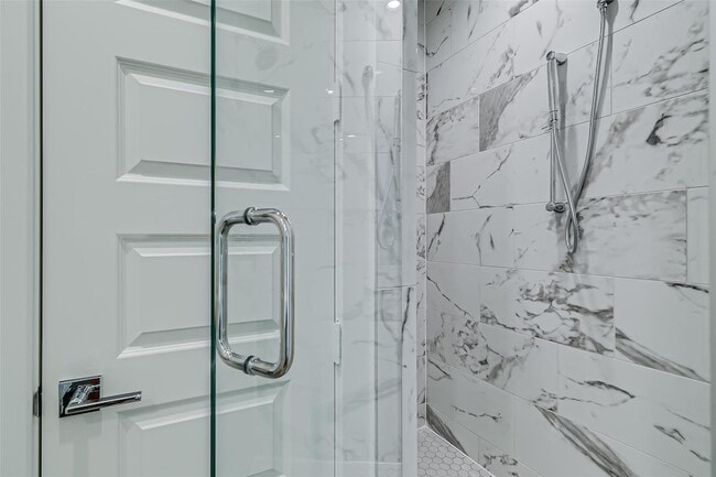 Building Photo - 6028 Lewis St