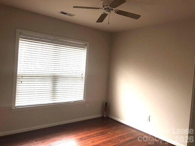 Building Photo - 9525 Oswald Ln