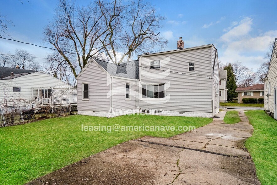 Building Photo - 810 Broer Ave