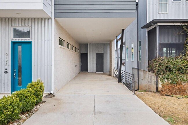 Building Photo - 6124 Florencia Ln