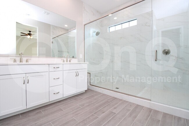 Building Photo - 4811 E Village Dr