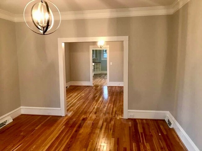 Building Photo - Cute Ranch in Mill Village; Beautifully Maintained.
