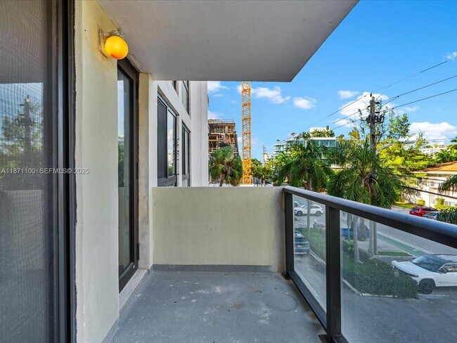 Building Photo - 9800 W Bay Harbor Dr