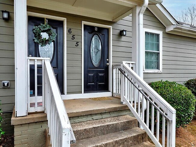 Building Photo - 574 Church St