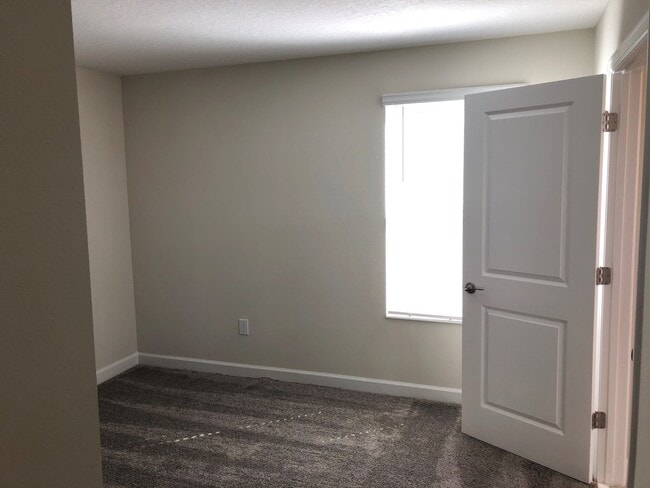 Building Photo - Just Listed!  3/2.5 Located In Beautiful P...