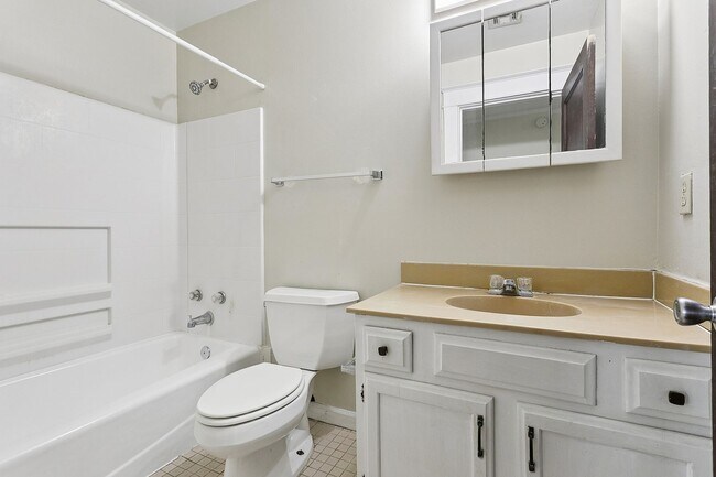 Building Photo - lrf2320