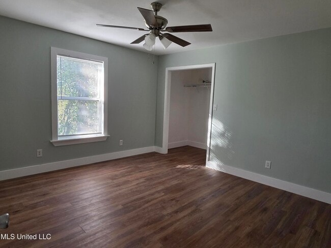 Building Photo - 412 Robert St