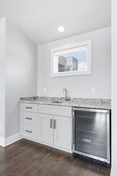 Building Photo - 1002A Southside Ave