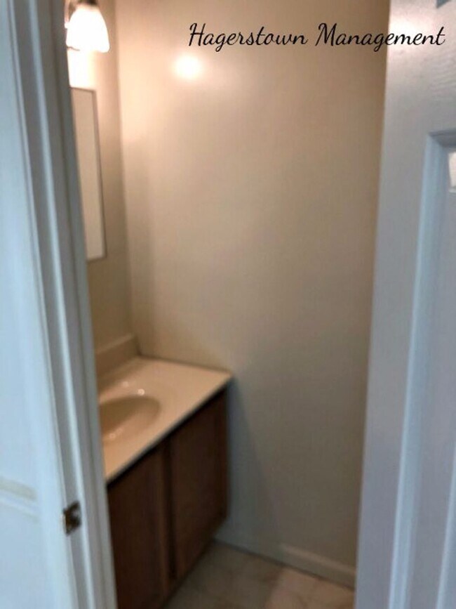 Building Photo - Duplex in Williamsport