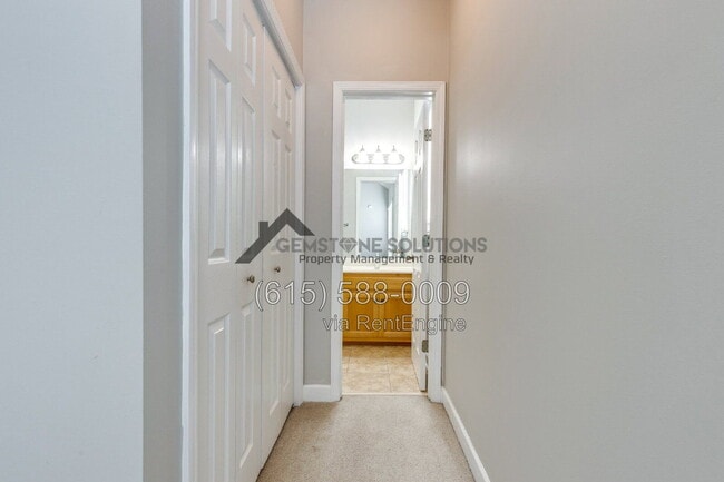 Building Photo - 1012 McKenna Dr