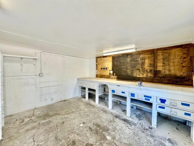 Building Photo - 1601 E Maple Ave