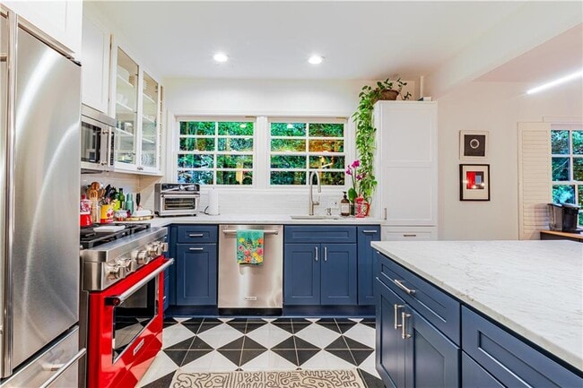 Building Photo - 4006 N Stratford Rd NE