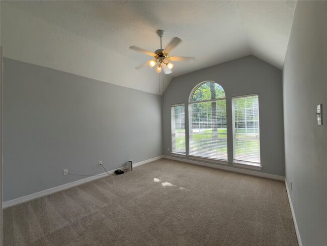 Building Photo - 1800 Carriage Run W