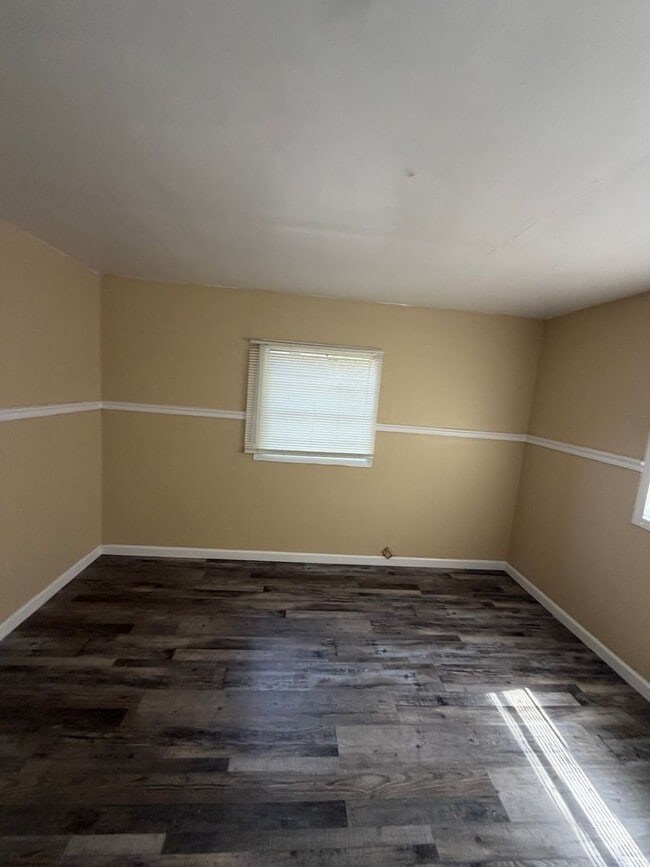 Building Photo - 607 E Gordon St