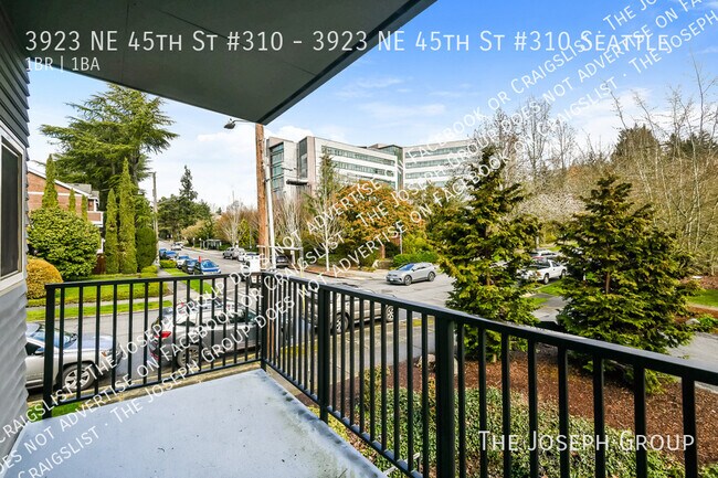 Building Photo - 3923 NE 45th St