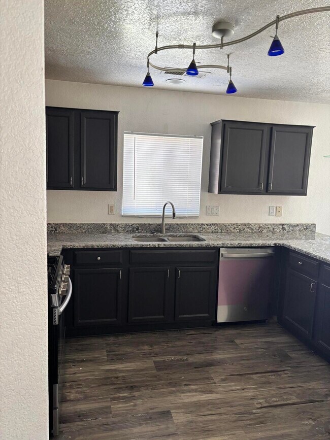 Building Photo - 7123 Husky Dr NE
