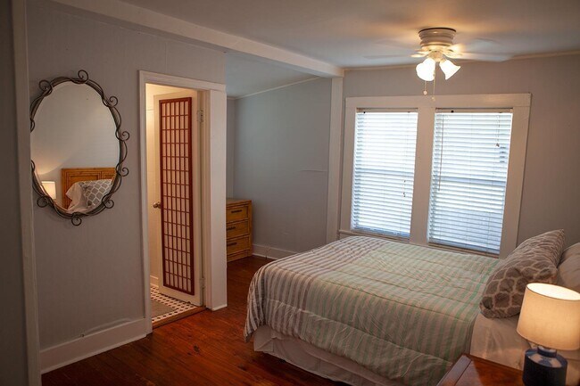 Building Photo - 419 43rd St