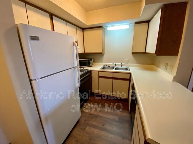Primary Photo - 2850 S Rogers Ave