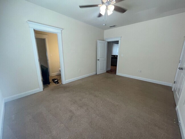 Building Photo - PRE-LEASING FOR AUGUST 2025!