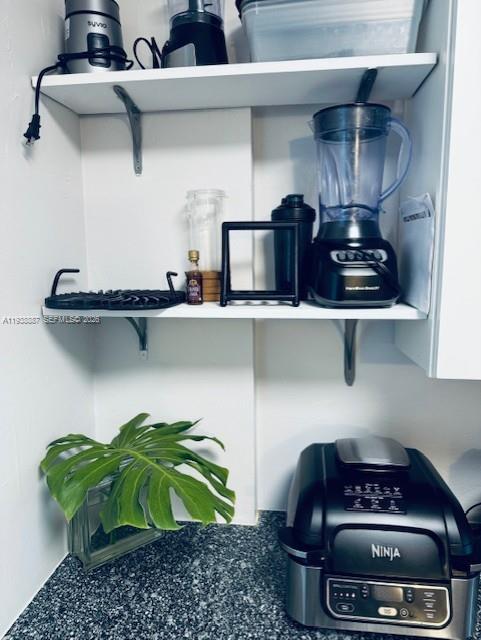 Building Photo - 105 Royal Pk Dr