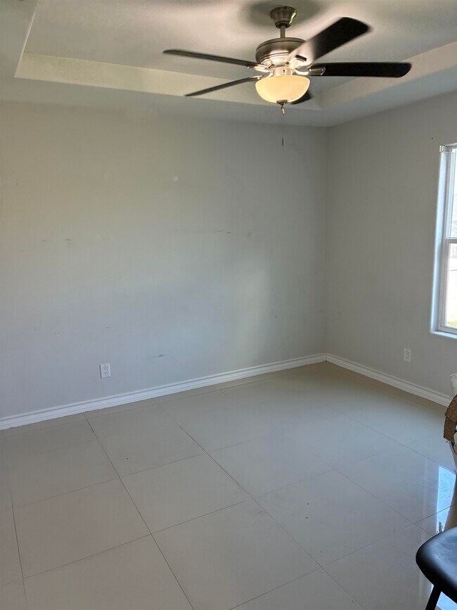 Building Photo - 1622 Bilbao Drive