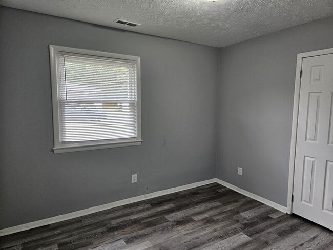 Building Photo - 6607 Amanda Cir