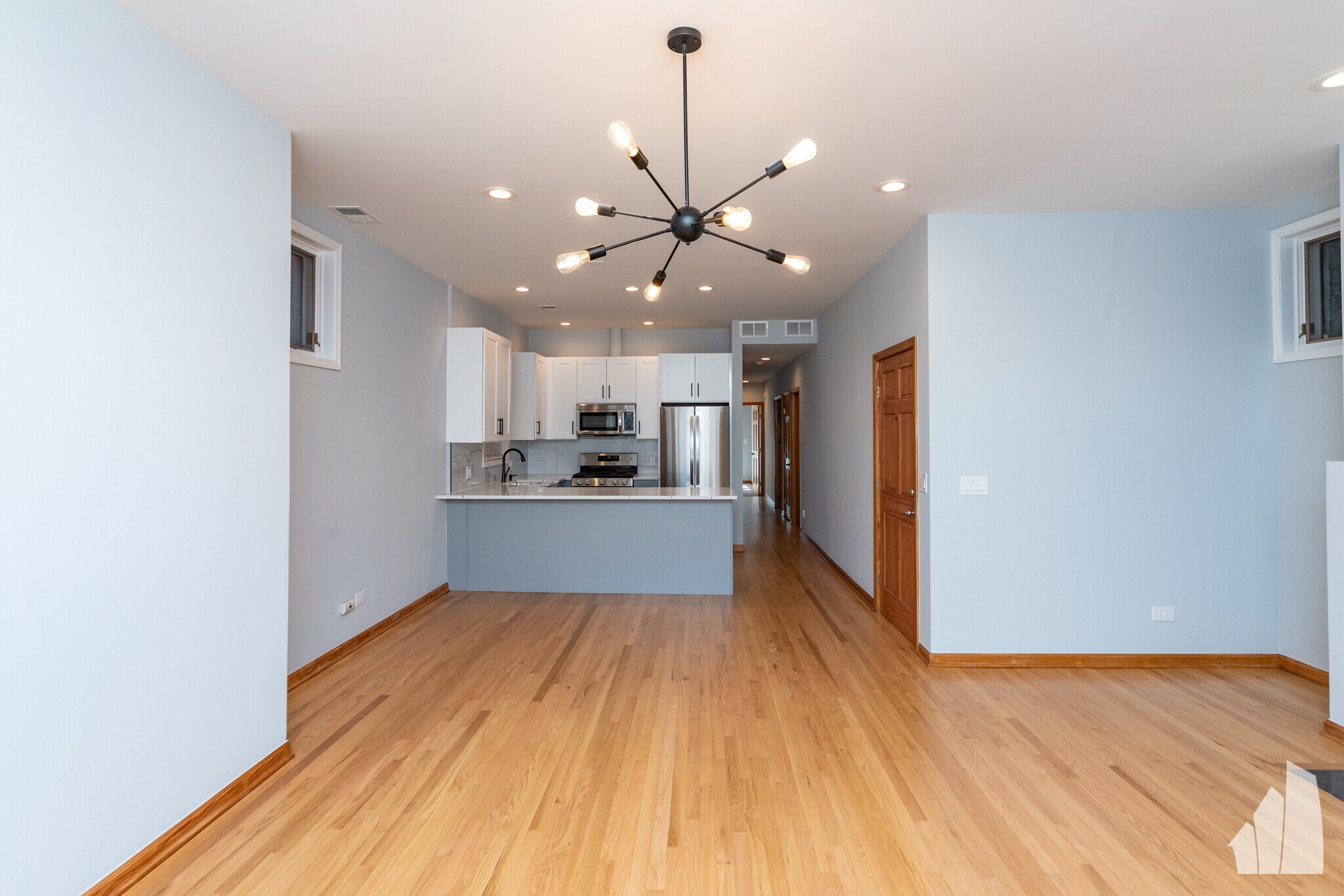 Building Photo - 2338 N Greenview Ave