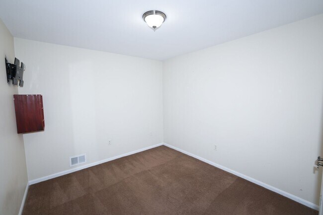 Building Photo - Great Townhouse in Fairwoods