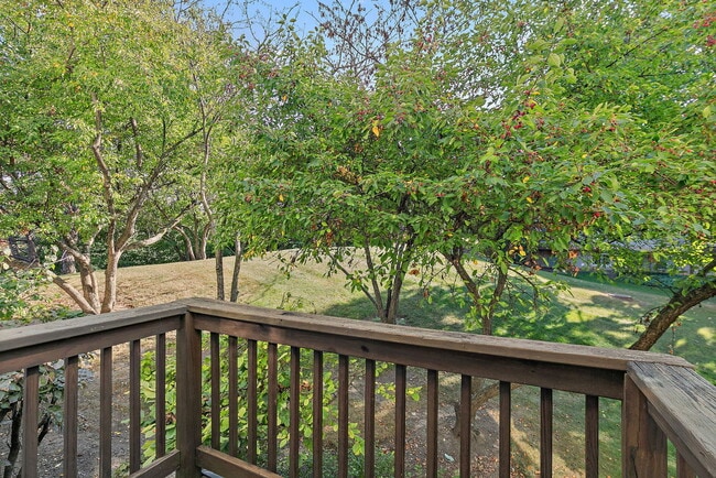 Building Photo - 71 Monarch Dr