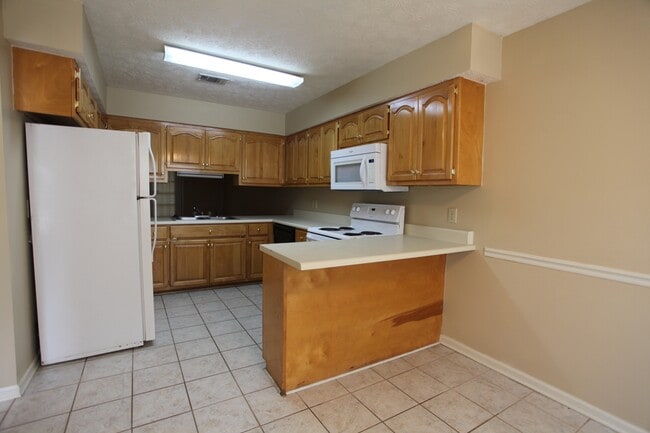 Building Photo - Duplex on Halal Court!