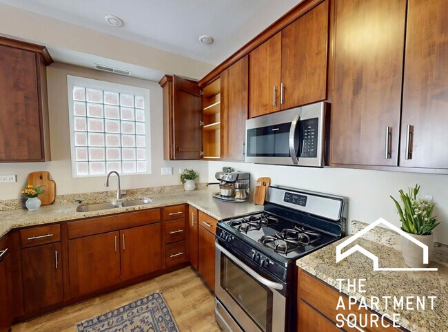 Building Photo - 1342 W Randolph St