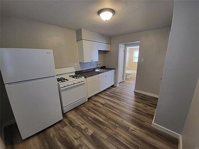 Building Photo - 6156 Jackson Ave