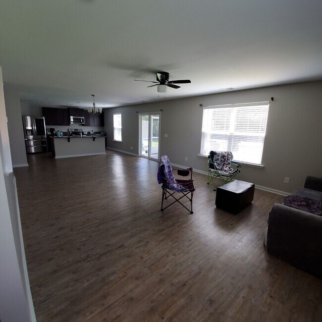 Building Photo - 121 Tupelo Way