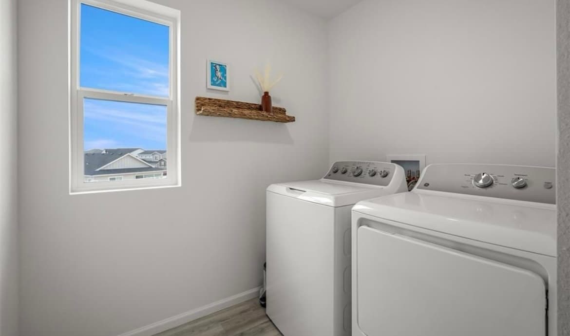 Building Photo - 5677 Mammoth Ln