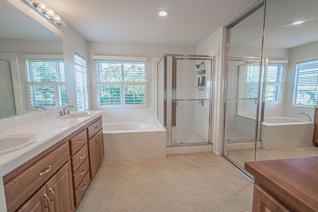 Building Photo - Stunning 4-Bedroom Home with Downstairs Bed/Bath, Views, and Remodeled Kitchen!