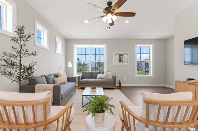 Building Photo - Beautiful 3 Bedroom, 2.5 Bath Townhome in ...