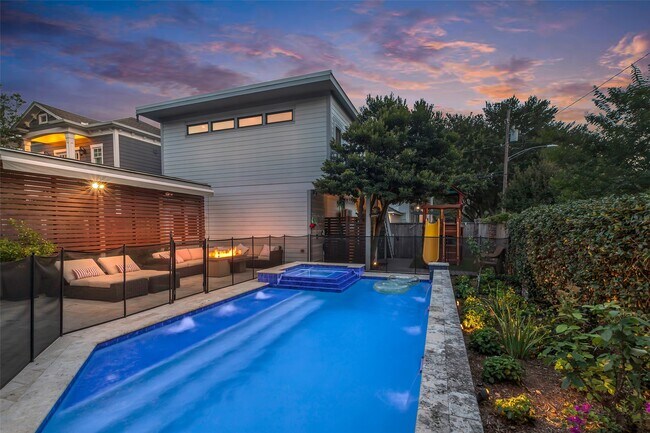 Building Photo - 340 W 17th St