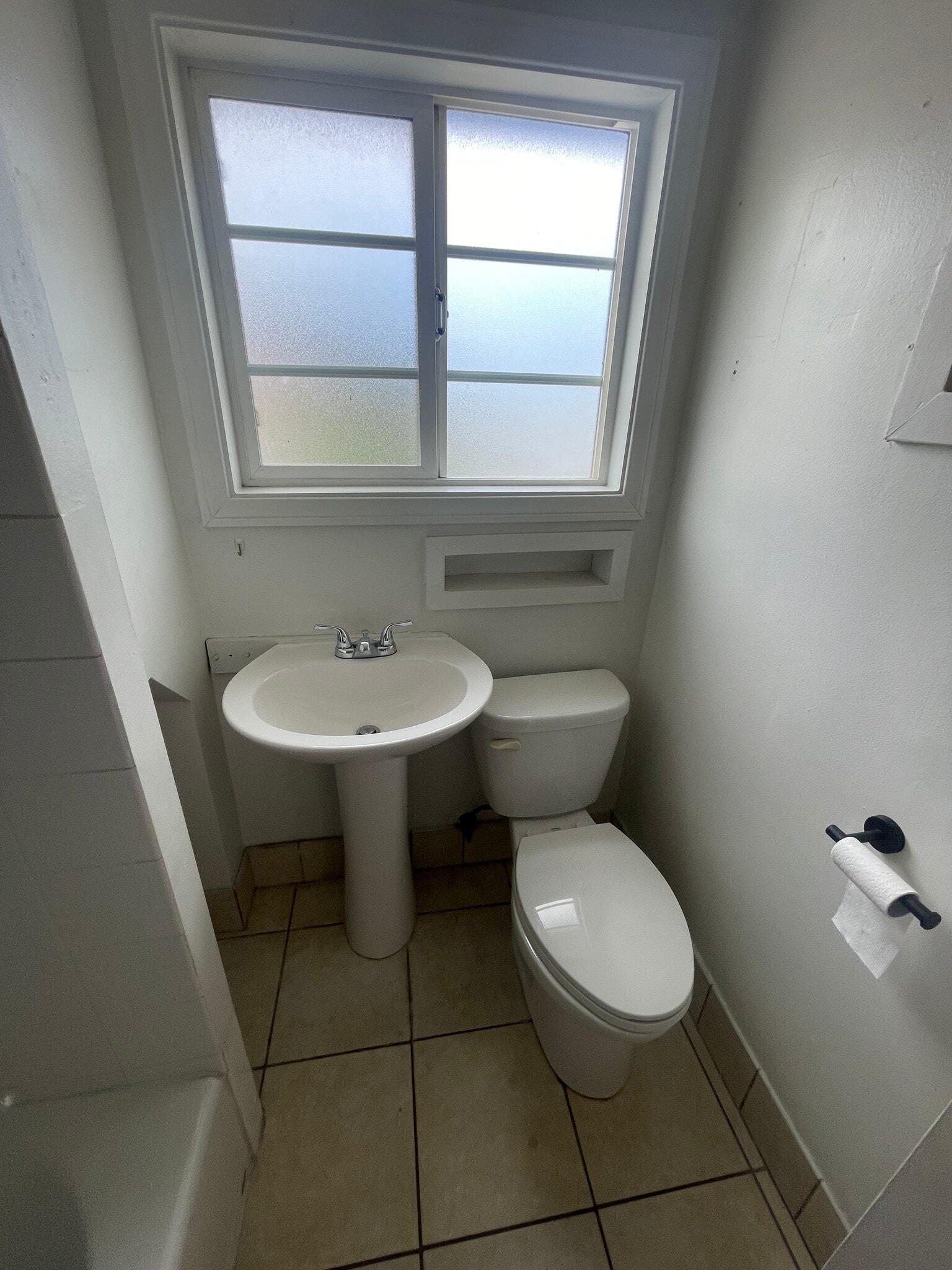 Building Photo - 1131 E Whiting Ave