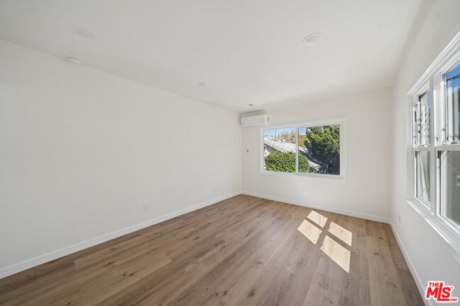 Building Photo - 1027 N Gardner St