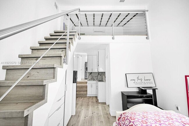 Building Photo - 876 NE 81st St