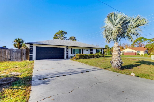 Building Photo - 3310 Siesta Dr